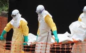8 nhân viên y tế Trung Quốc nghi nhiễm Ebola