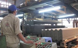 Mặc asbestos (amiăng) gây ung thư, hai Bộ vẫn tranh cãi