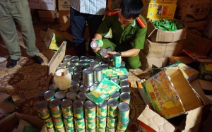 Hà Nội: Thu giữ hàng nghìn hộp ngô hạt Trung Quốc