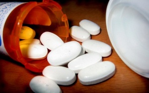 Pháp xuất lô thuốc trị sốt rét sang Châu Phi