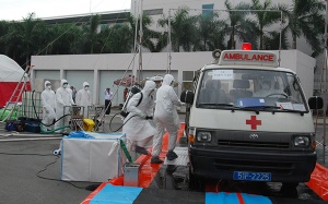 Sân bay Tân Sơn Nhất diễn tập phòng chống Ebola