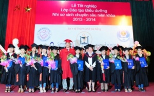 27 điều dưỡng đầu tiên nhận chứng chỉ của Vương quốc Anh