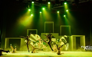 Công diễn vở múa đương đại “Con tạo xoay” tại Hà Nội