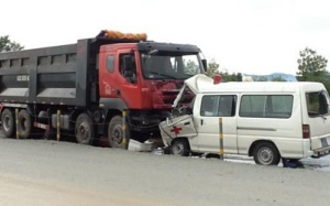 Bệnh nhân tử vong khi xe cứu thương gặp tai nạn