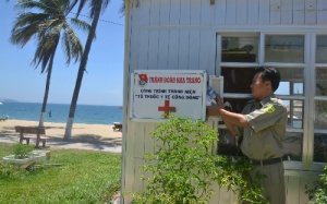 Tủ thuốc y tế công cộng dọc biển Nha Trang