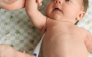 Cần làm gì khi đưa trẻ đi tiêm vaccine Sởi-Rubella?