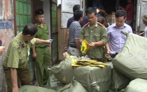 Phát hiện gần 8 tấn mì chính, bột nêm có dấu hiệu làm giả