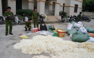 Phát hiện ổ thu gom 8 tạ rác thải y tế đã qua sử dụng