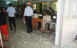 Con trai tai nạn, cha đập phá bệnh viện