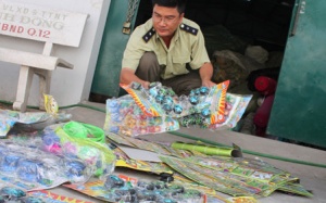 Thu giữ 48 thùng đồ chơi Trung Quốc nhập lậu