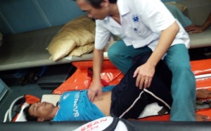 Hỗ trợ kịp thời một ngư dân bị ốm trên biển