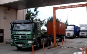 Phun khử trùng tự động ngay tại các cửa khẩu