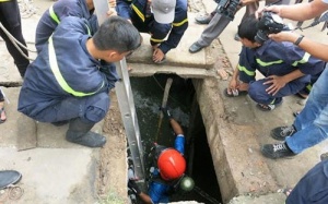 Tìm thấy thi thể bé trai bị cuốn xuống cống