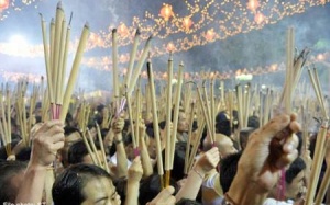 Khói hương nguy hiểm như khói thuốc lá