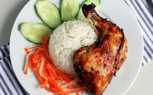 Cơm gà nướng vàng ươm hấp dẫn