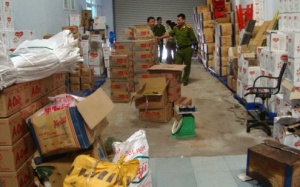 Bắt hơn 7 tấn bột ngọt giả ở Bình Định