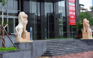 Thành phố di dời các linh vật lạ không đúng quy định