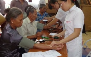 Gần 1.000 người được khám bệnh, cấp phát thuốc miễn phí