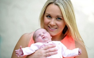 Bé gái vừa sinh ra đã mọc răng