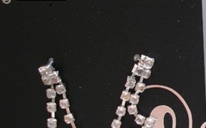 Thu hồi hoa tai có chất cấm độc hại