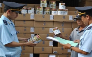 Phát hiện gần sữa bột trẻ em và thực phẩm chức năng không có giấy tờ