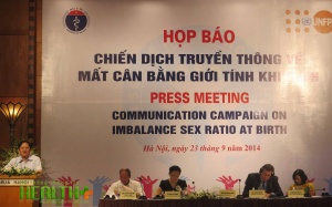 Đàn ông Việt Nam sắp phải 'nhập' vợ ngoại ?