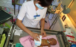 Cứu sống bé 1 ngày tuổi bị tắc ruột