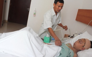 Tạo hình khuôn mặt mới cho cậu bé 'không có mặt'