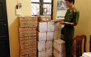 Phát hiện hàng trăm lít phụ gia thực phẩm có nguồn gốc Trung Quốc