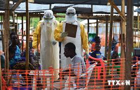Viện trợ quốc tế đang thua trong cuộc chạy đua với Ebola