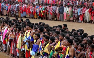 Trả tiền 'giữ ngàn vàng' cho thiếu nữ để chống HIV