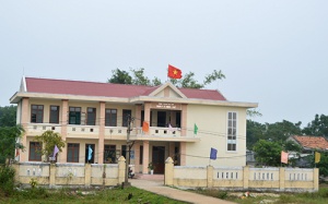 Nghi ngáo đá, bệnh nhân cướp kéo, đâm y tá ngất xỉu