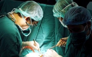 Phẫu thuật cắt thành công khối u nặng 3kg cho một sản phụ