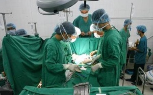 Cắt đoạn xương hàm cứu bệnh nhi mắc bướu sợi hiếm gặp