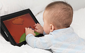 Tác hại của thiết bị điện tử đến trẻ nhỏ