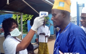 Australia cách ly trường hợp đầu tiên nghi nhiễm Ebola