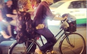 Những đôi vợ chồng già khiến giới trẻ ngưỡng mộ