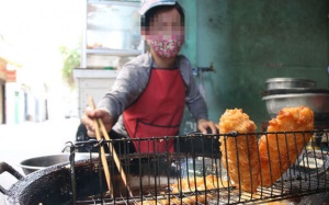 Rùng mình với dầu chiên đen ngòm