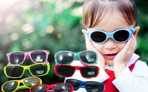 Thu hồi kính râm trẻ em do Trung Quốc sản xuất