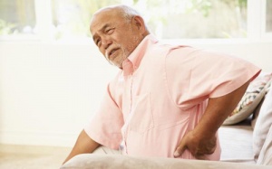 Phòng ngừa đau thần kinh tọa ở người già