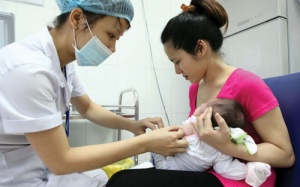 Vaccine miễn phí: Người dân e dè