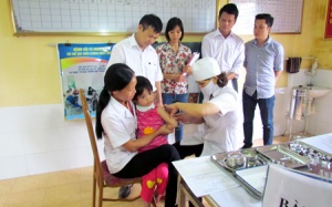 Phòng tránh phản ứng tâm lý dây chuyền sau tiêm vaccine