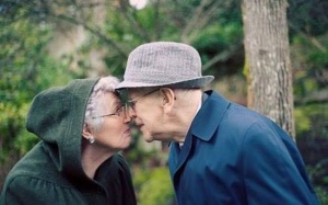 Ai bảo già là không thể... 'sướng'