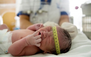 Sinh mổ: Trẻ khổ trăm bề!