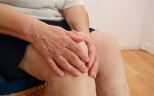 Thoái hóa khớp gối ở người cao tuổi – Phải làm sao?