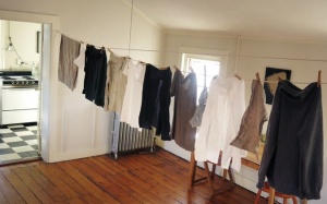 Phơi quần áo trong nhà: Đe dọa sức khỏe nghiêm trọng!