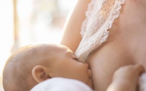 Cho con bú – giảm 20% ung thư vú