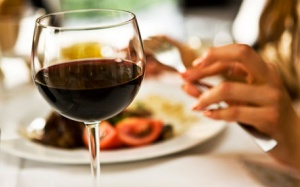 Nước Pháp & 'nghịch lý' từ vang đỏ