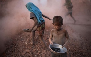 Loạt ảnh khiến bạn phải 'cay mắt' về trẻ em trong năm 2014