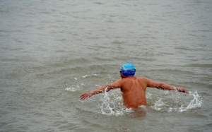  Đột quỵ, tử vong: Cái giá của tắm “tiên” mùa đông!